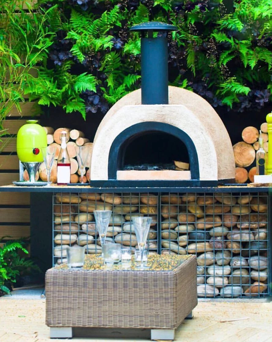 Outdoor Wood Fired Pizza Oven with Black Flue O905