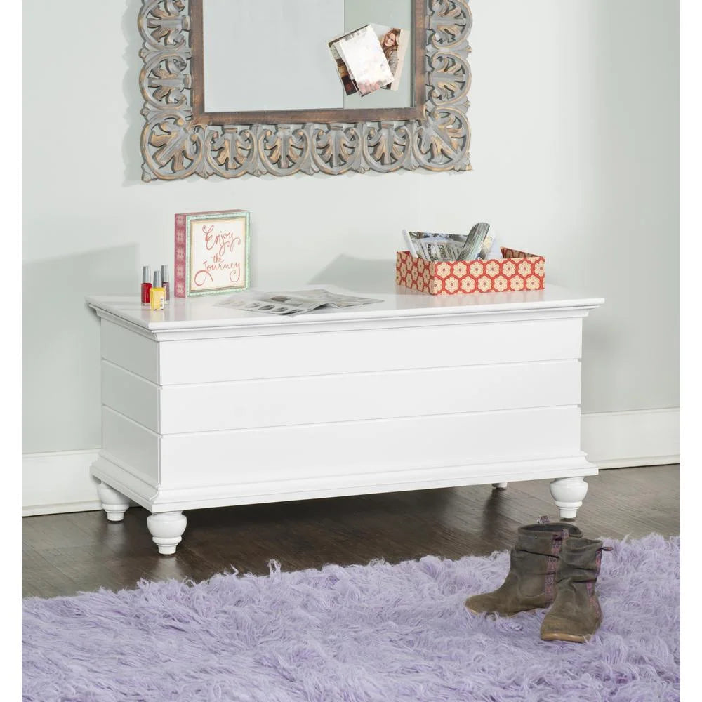 White Wood Cedar Chest V4945