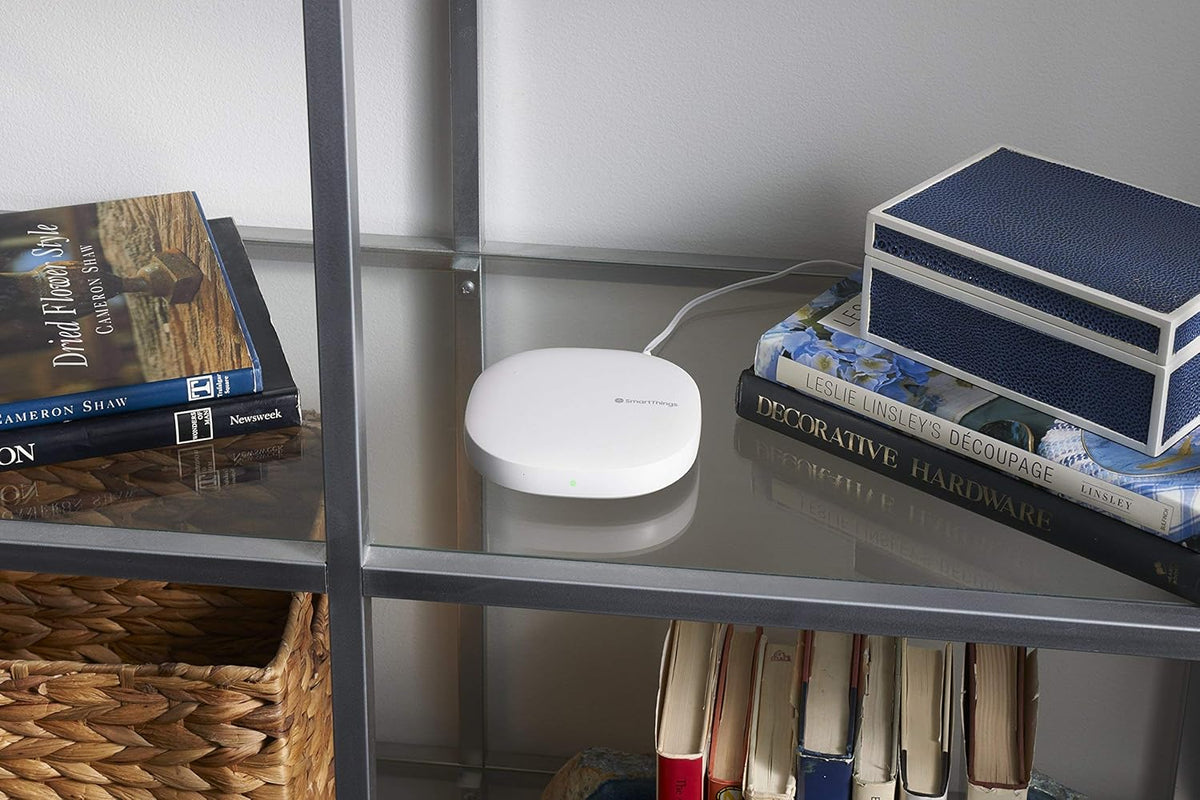 White SmartThings Hub A783841